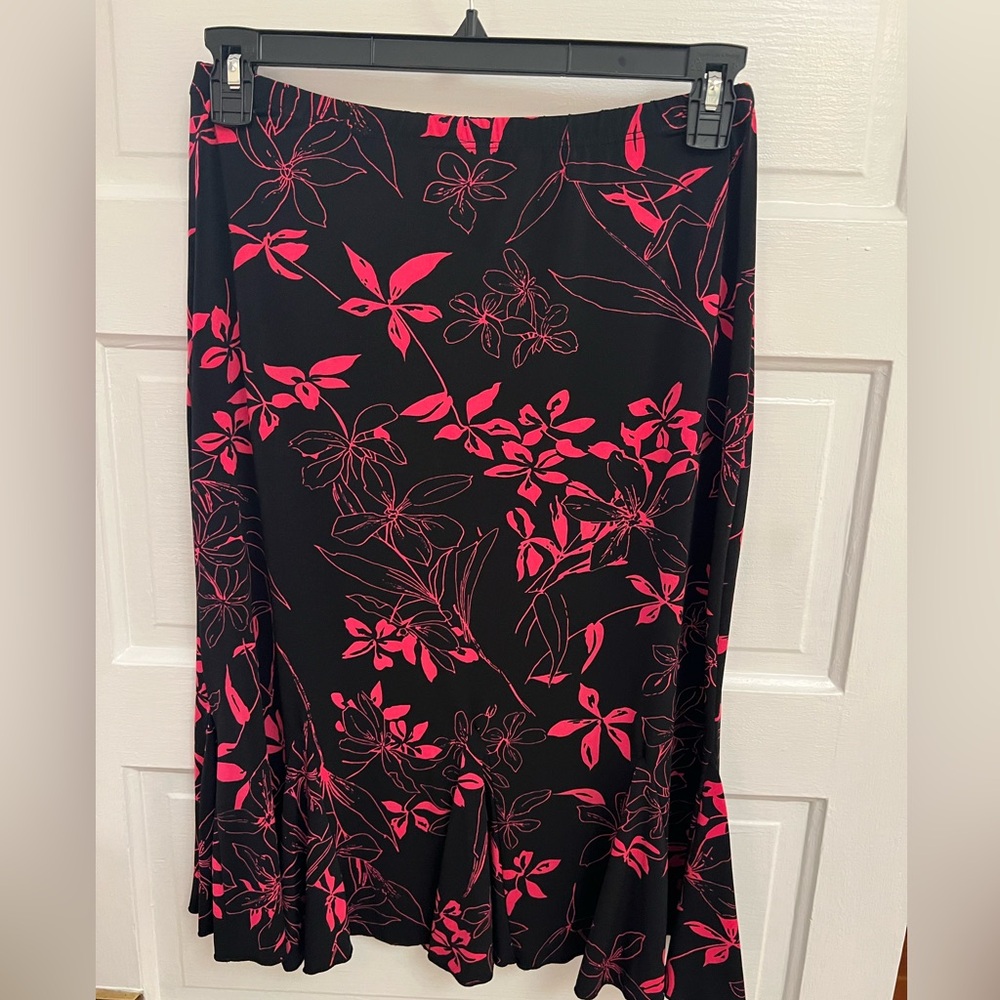 Suzie In The City matching skirt and top - Picture 6 of 7